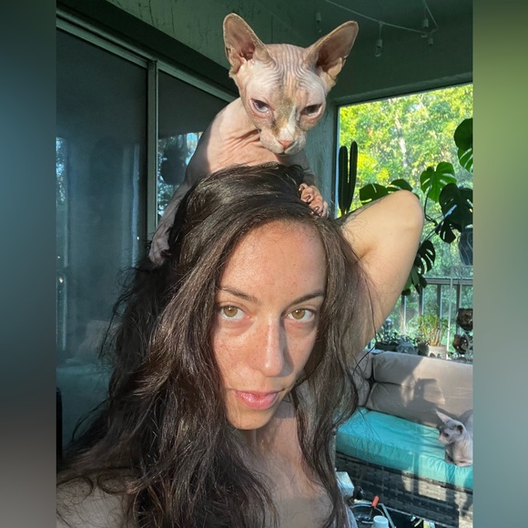 Meet your Posher, Devin - Picture 5 of 5